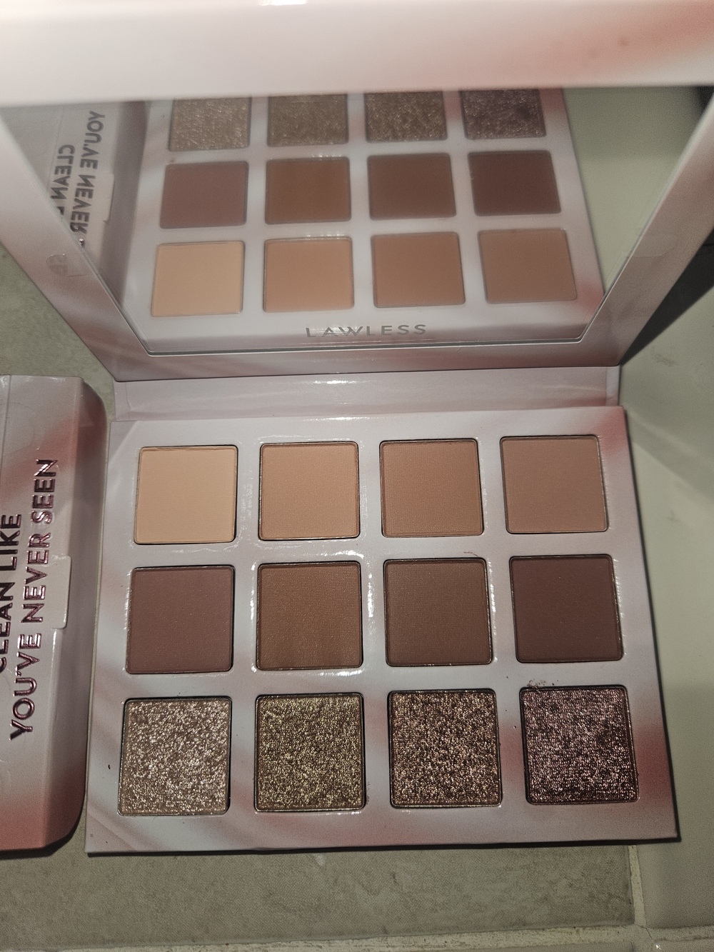 LAWLESS Eyeshadow Palette - The Dreamy Daisy